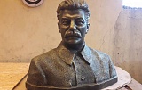 В центре Волгограда начали устанавливать двухметровый памятник Сталину В центре Волгограда начали устанавливать двухметровый памятник Сталину